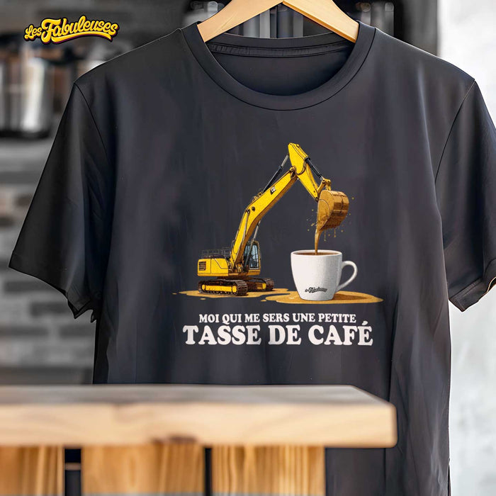 Moi qui me sers une petite tasse de café - T-Shirt